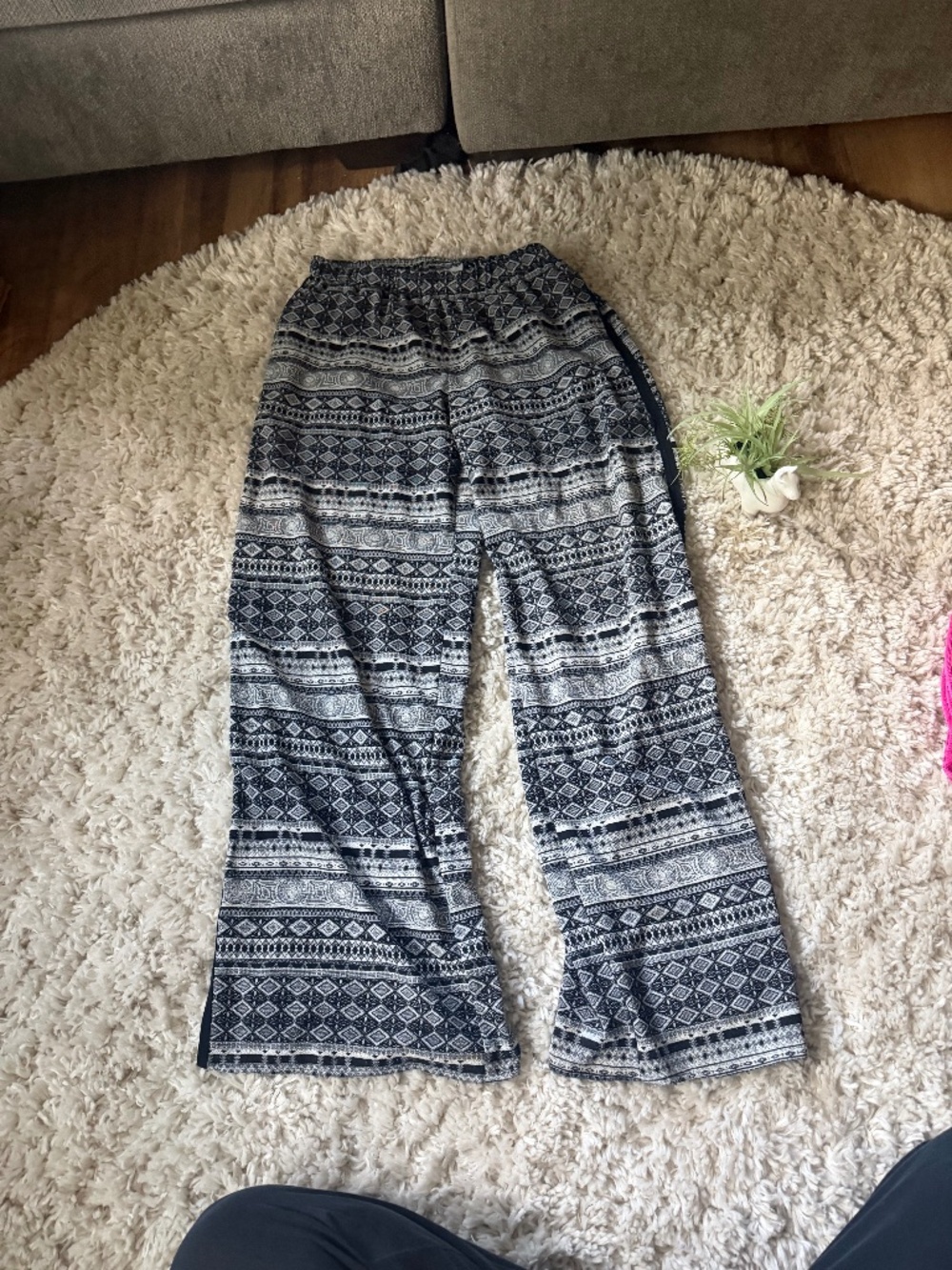 Joe B by Joe Benbassat wide-leg pants in a black and white geometric pattern. Si
